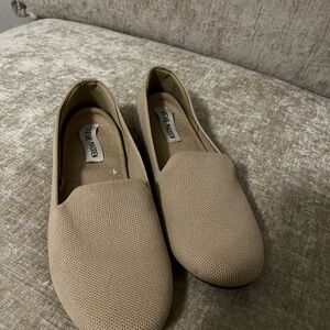 Steve Madden Beige Flats